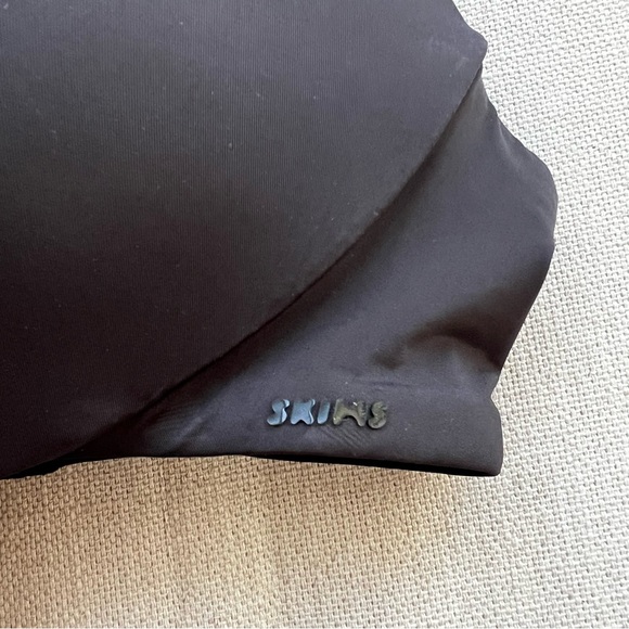 SKIMS Wireless Form Black Onyx Push-Up Bra 40F - Picture 10 of 16